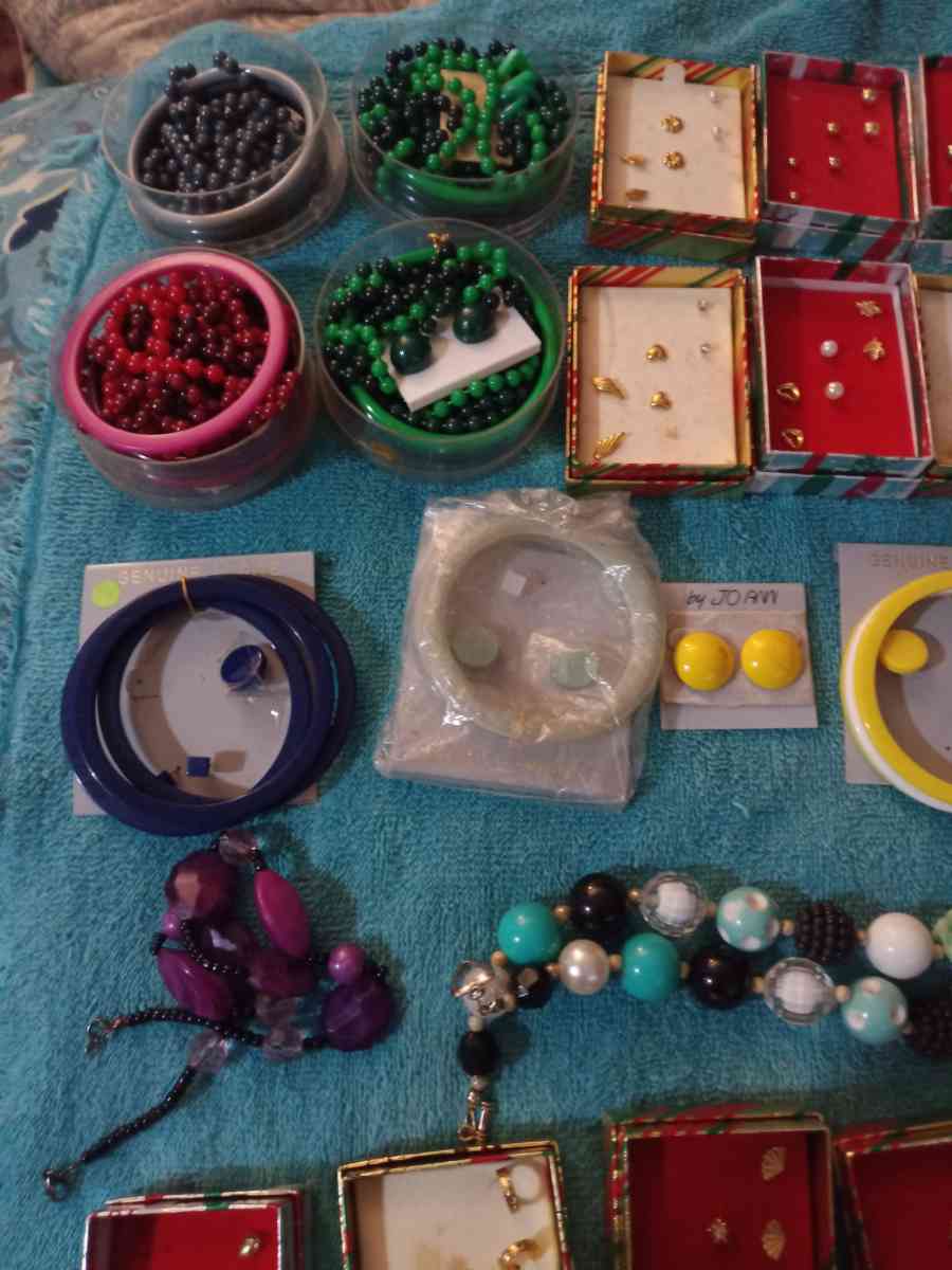 Kims Online Garage Sale - Vine Grove, Kentucky - FleaMarketBay