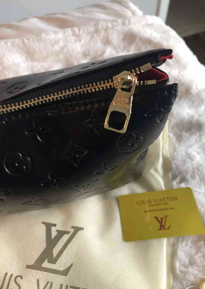 LV Design crossbody bag for women - Antioch, Tennessee - FleaMarketBay