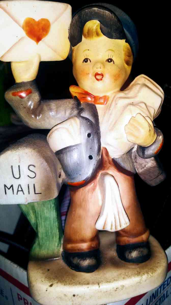 Greetings Statue - Alliance, Ohio