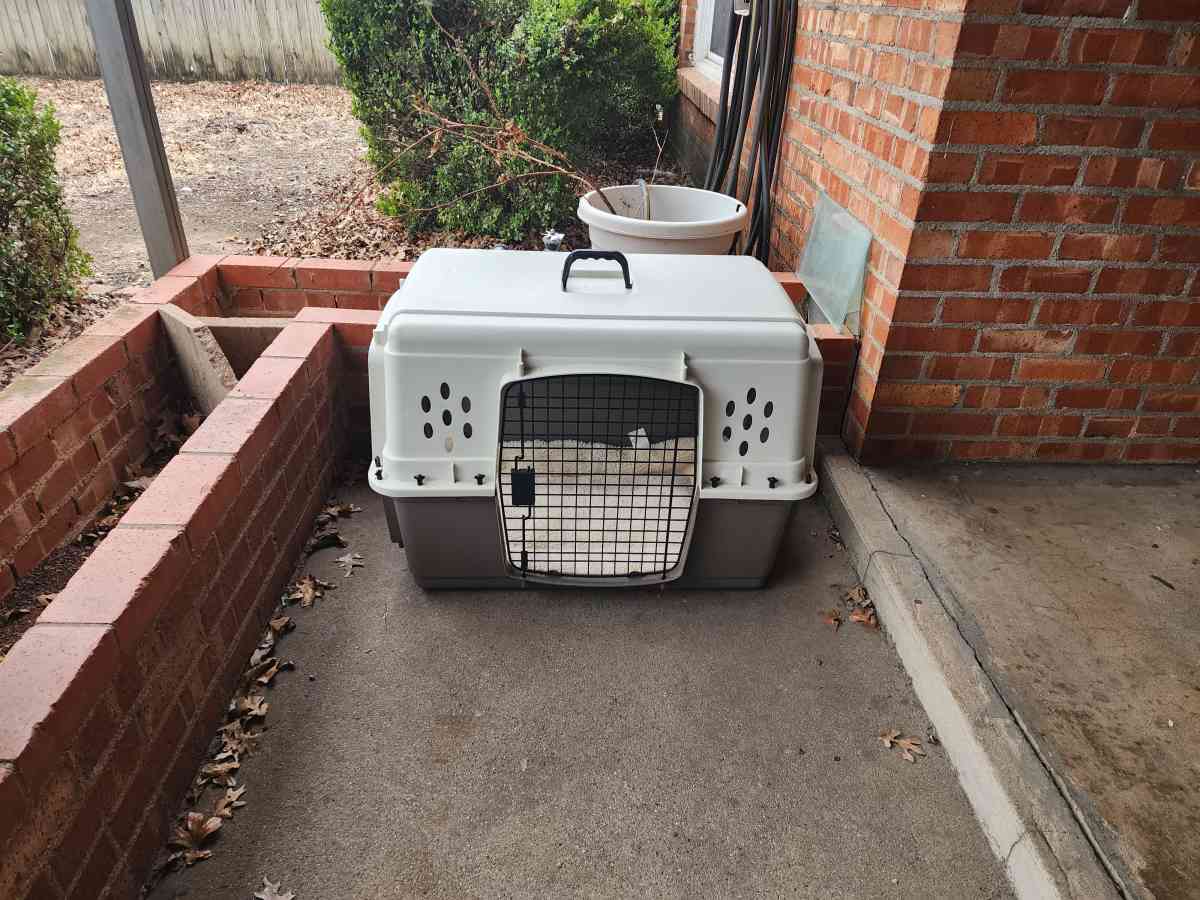 Pet Lodge 33x23x22 dog crate