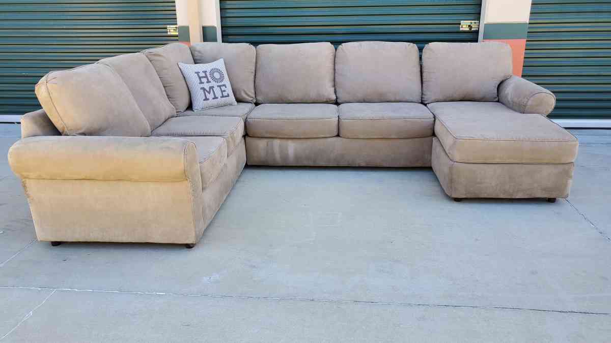 sectional Couch Delivery Available - Norwalk, California