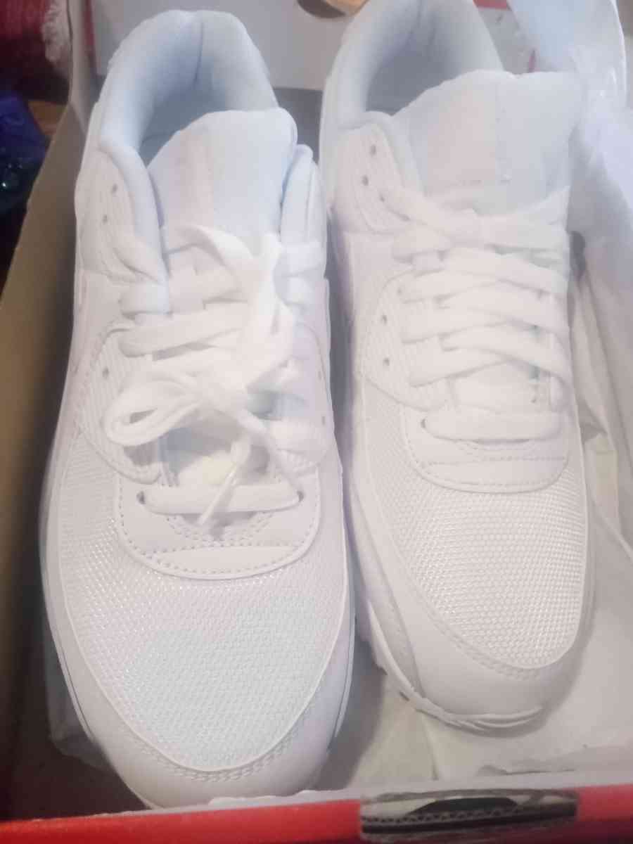 white mens shoes - Massillon, Ohio - FleaMarketBay