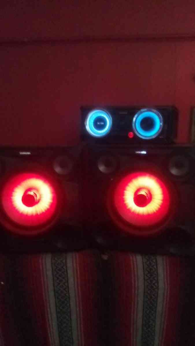 Pair Of 2013 Samsung Giga Home Audio Sound Speaker System Mo - Abilene, Texas - FleaMarketBay