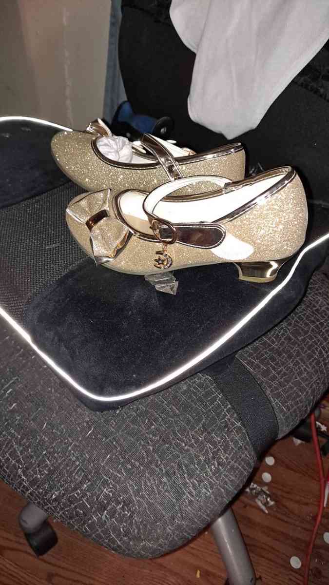 childs gold Shiney Mary Jane dress shoes - Fort Worth, Texas - FleaMarketBay