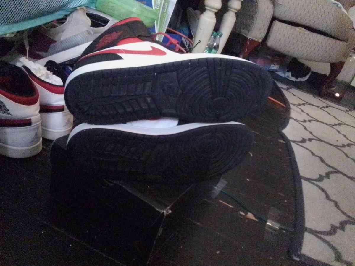 Jordan 1s in great shape and please dont waste OUR time - Bethlehem, Pennsylvania - FleaMarketBay