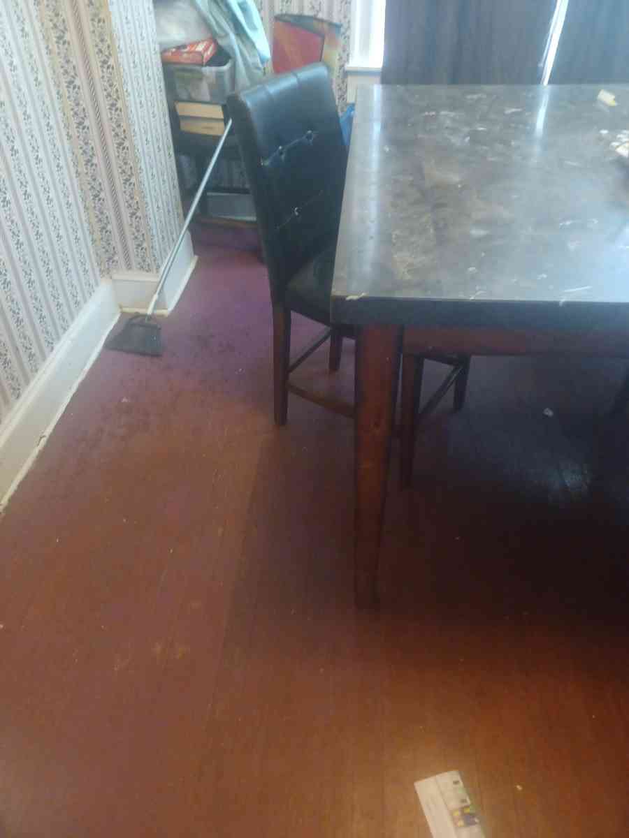 marble dinning room table with 4 chairs - Baltimore, Maryland - FleaMarketBay