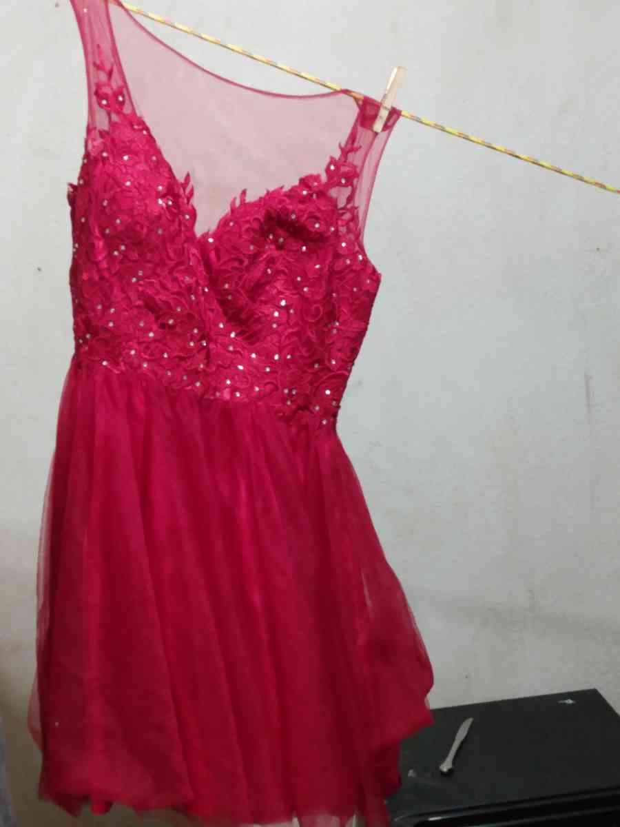 red dress for balls nice and never used size m - Mobile, Alabama - FleaMarketBay