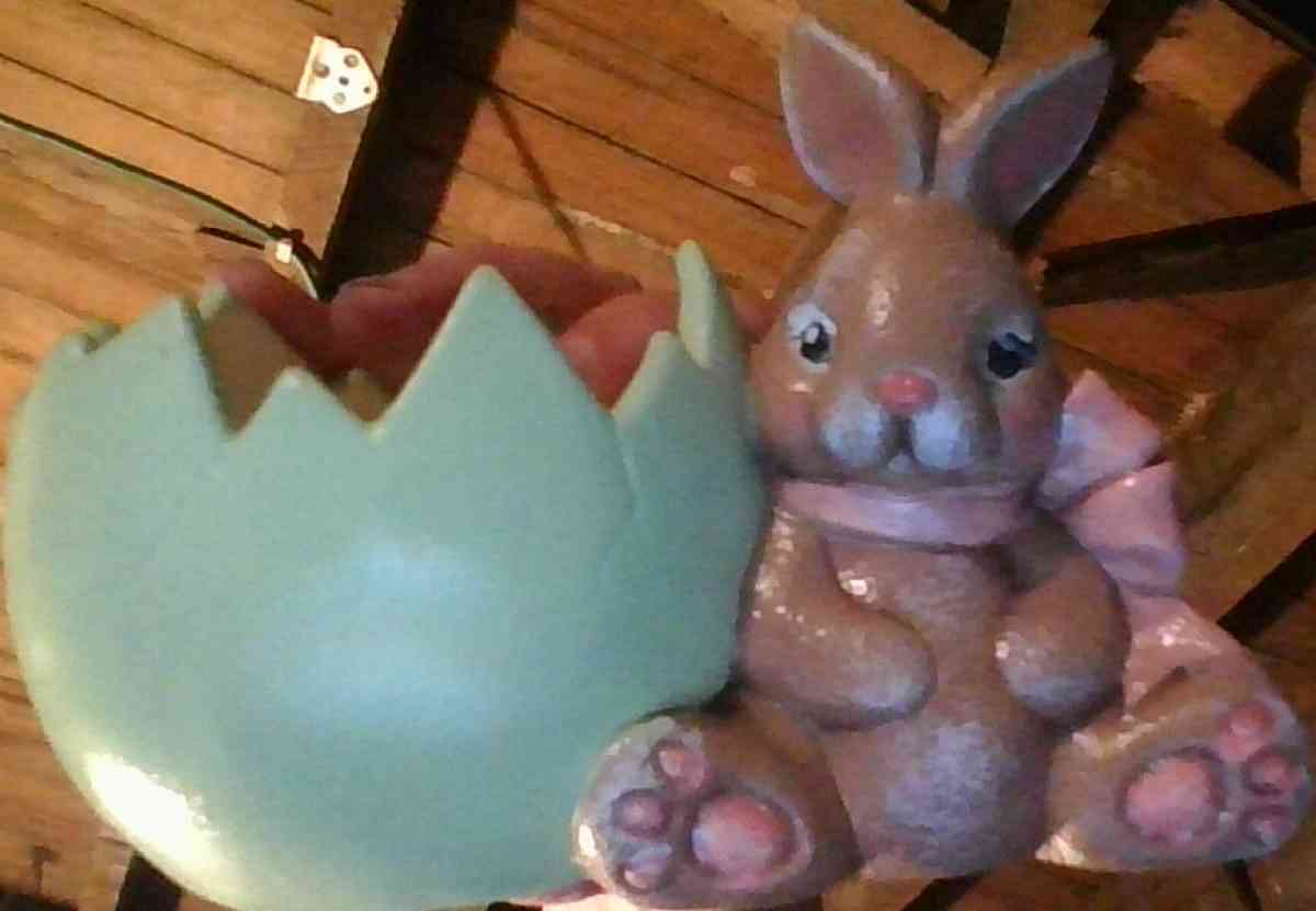 set of decorative bunnies and a half shell - Alliance, Ohio