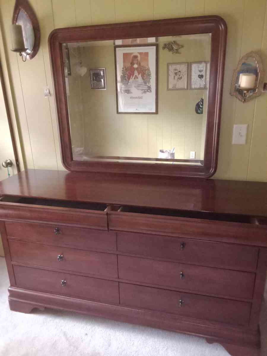 Kincaid Cherry Wood Wardrobe Bedroom Suit - Dallas, North Carolina - FleaMarketBay