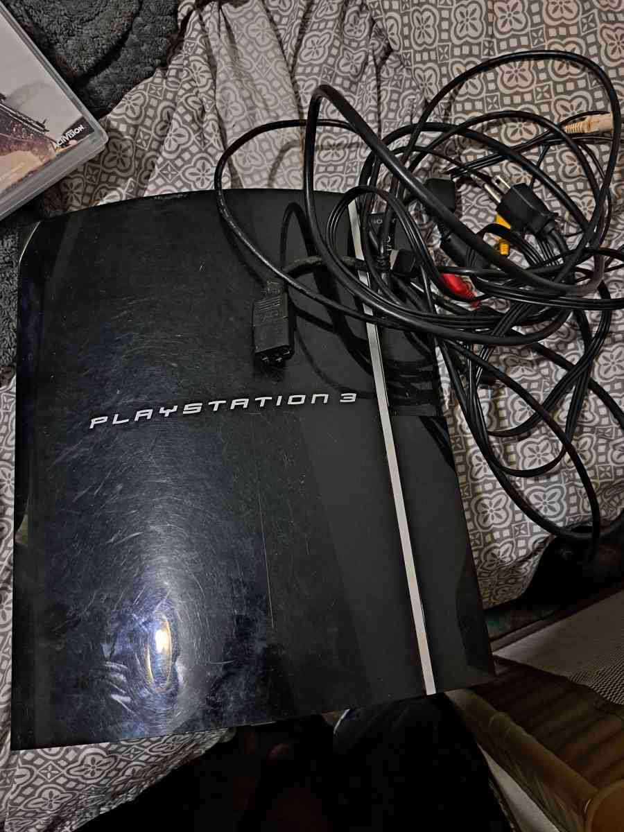 Im selling this ps3 with 7 games  without controllers - Millsboro, Delaware