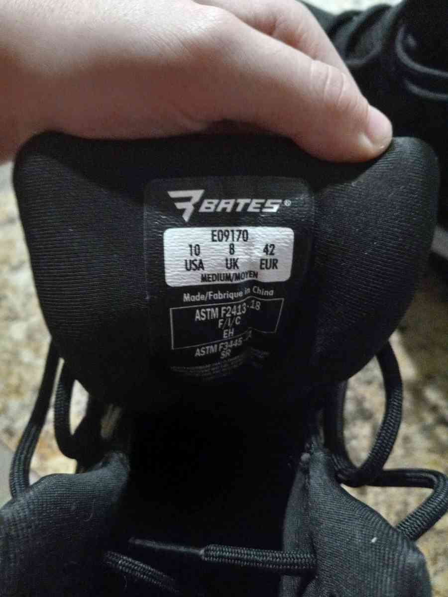 bates black and white shoes - Buckeye, Arizona - FleaMarketBay