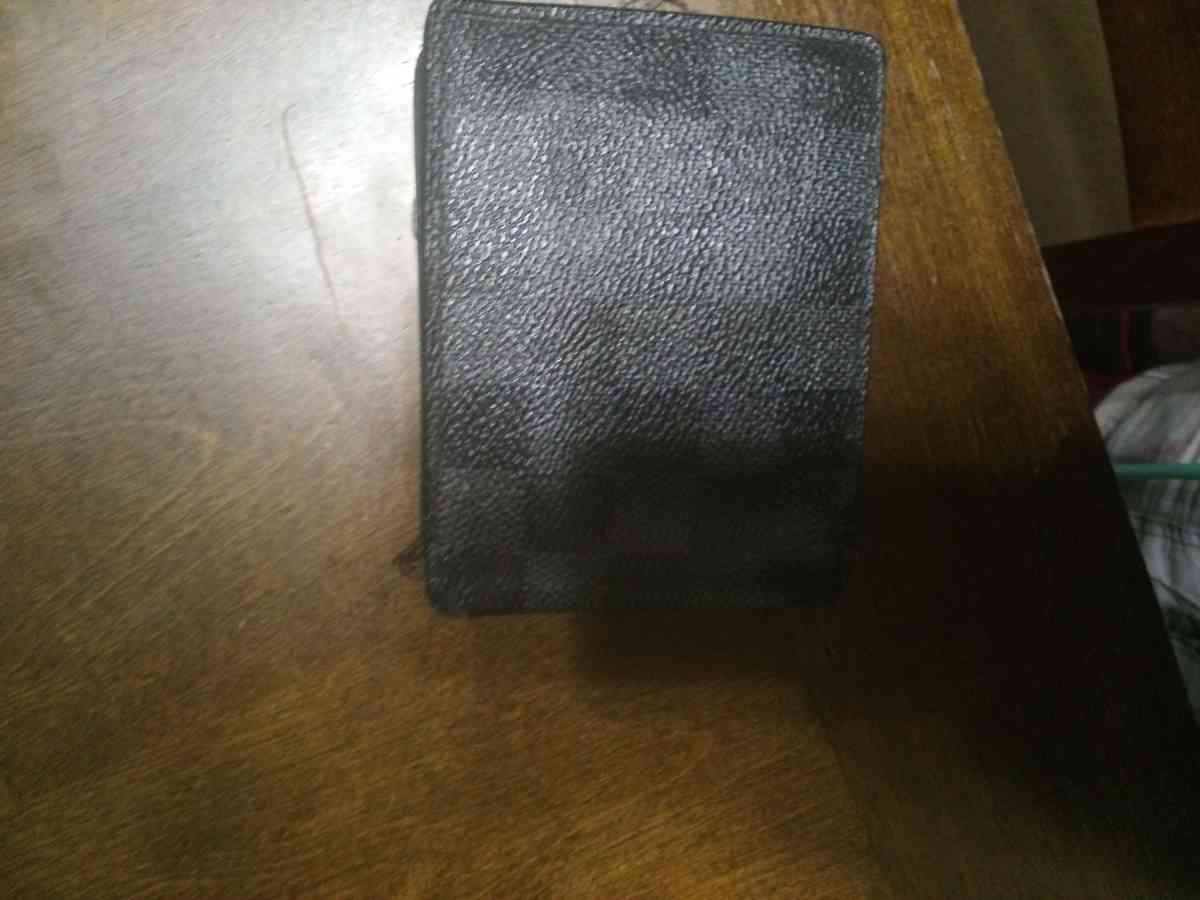 used LV WALLET - Monroeville, Pennsylvania - FleaMarketBay