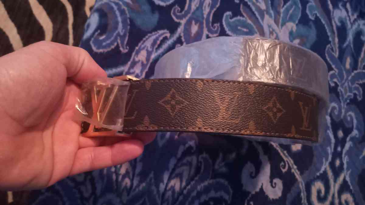 LV womens belt - Albany, New York - FleaMarketBay