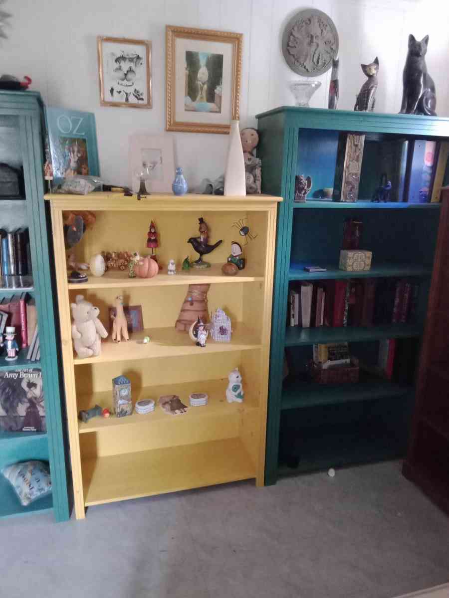 Wooden Bookshelf - Dallas, North Carolina - FleaMarketBay