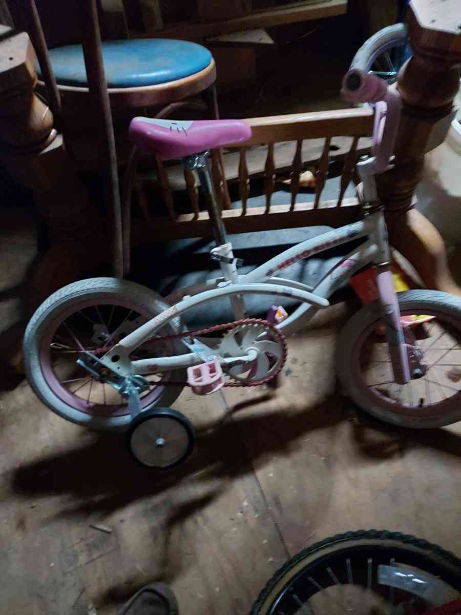 hello Kitty Bike for little one - Frankfort, Indiana