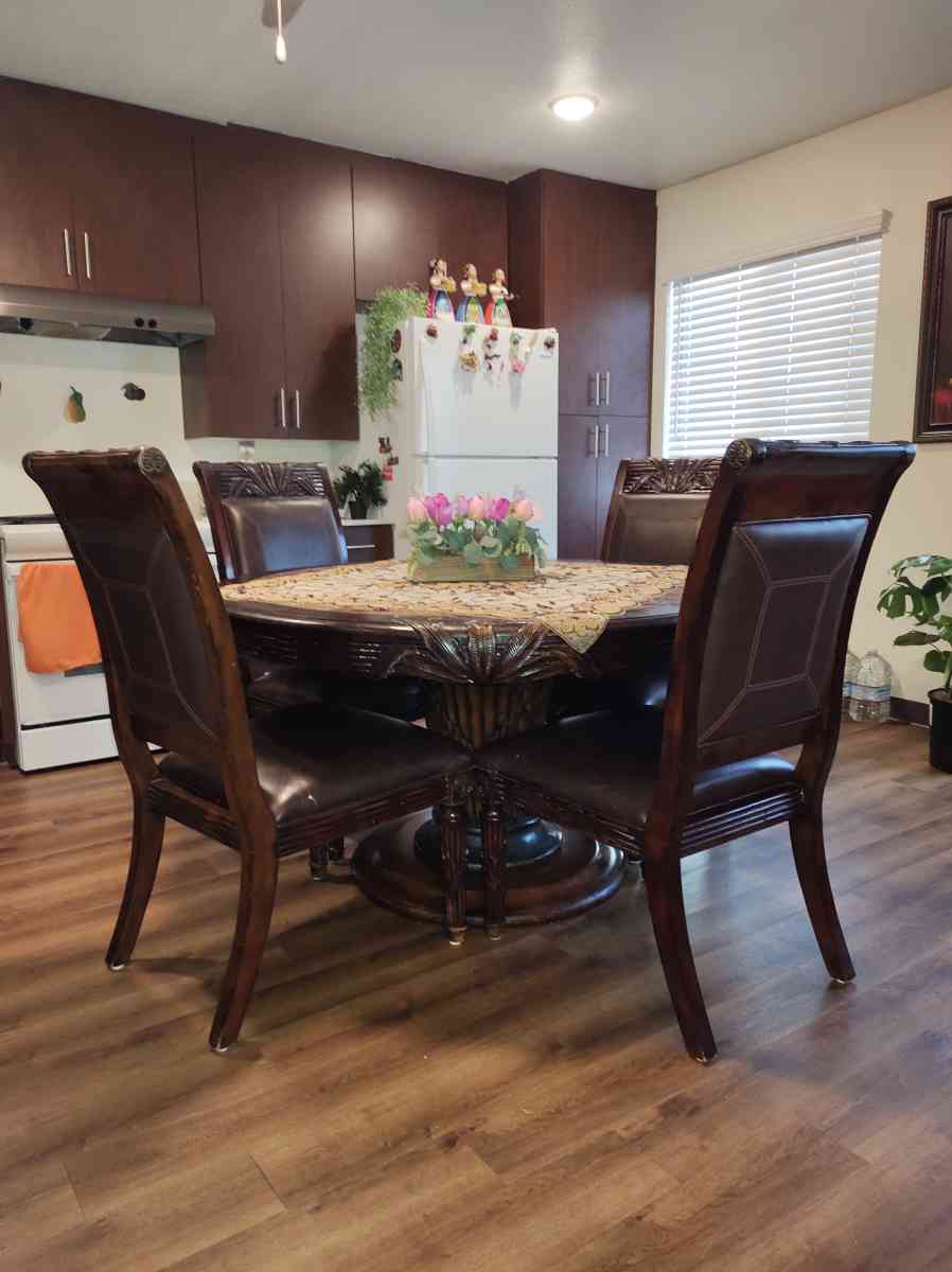 Dinning set  Comedor con 4 sillas - Chula Vista, California - FleaMarketBay