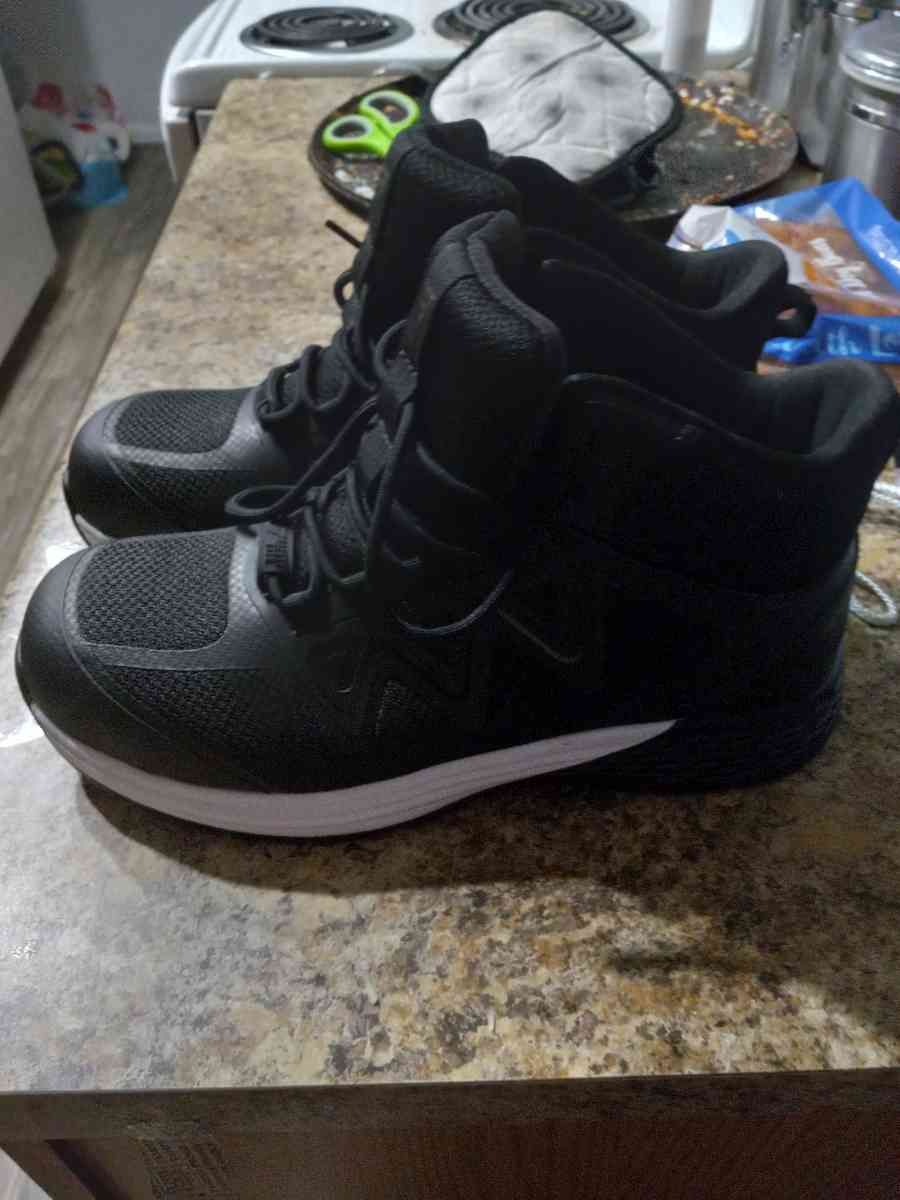 bates black and white shoes - Buckeye, Arizona - FleaMarketBay