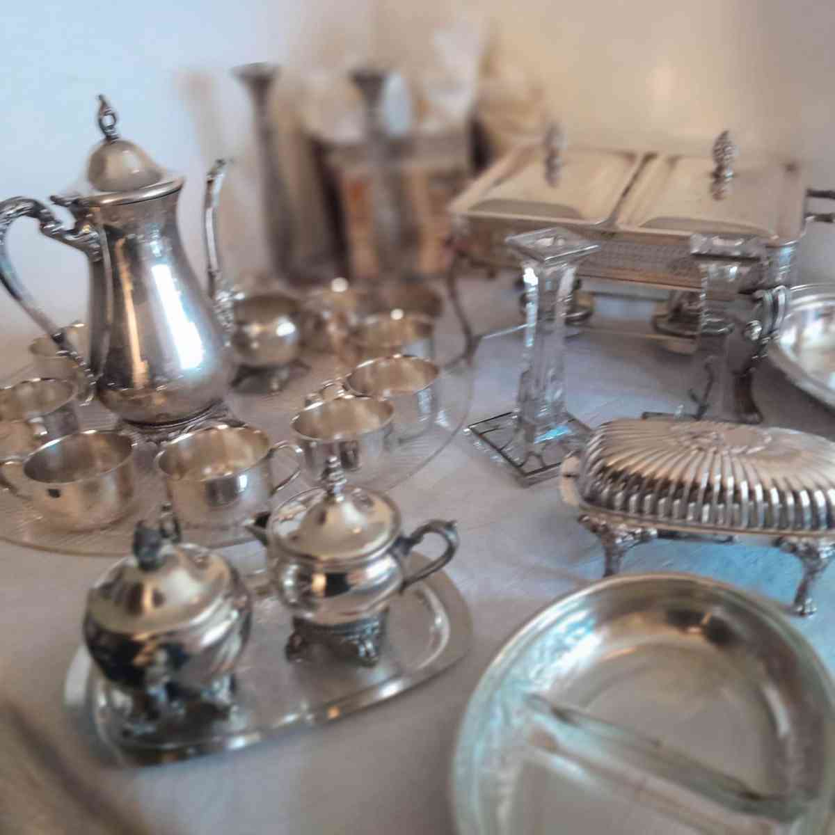 Silver Serving Set With Punch Bowl with alot of pieces - Tampa, Florida
