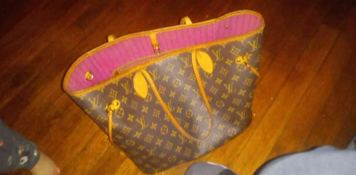 Louis Vuitton Paris purse - Jacksonville, Florida - FleaMarketBay