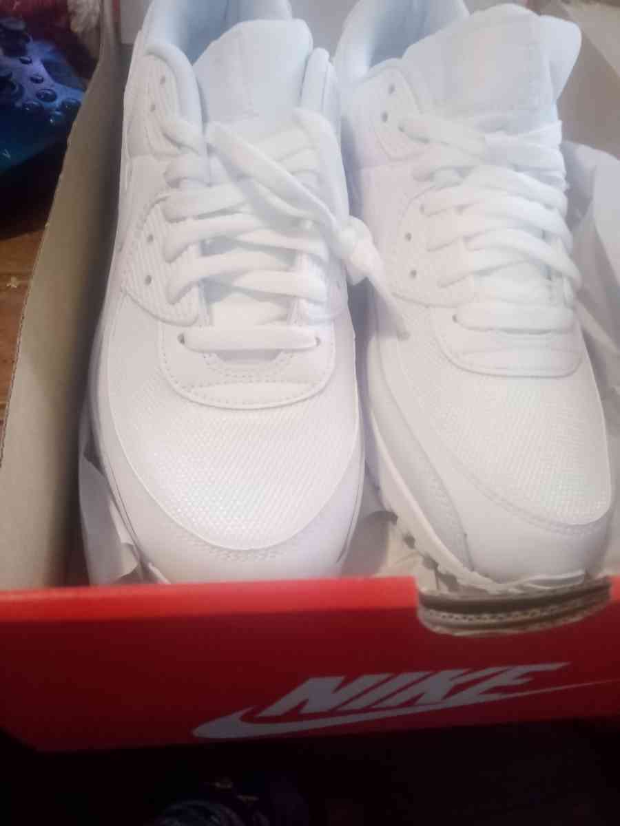 white mens shoes - Massillon, Ohio - FleaMarketBay