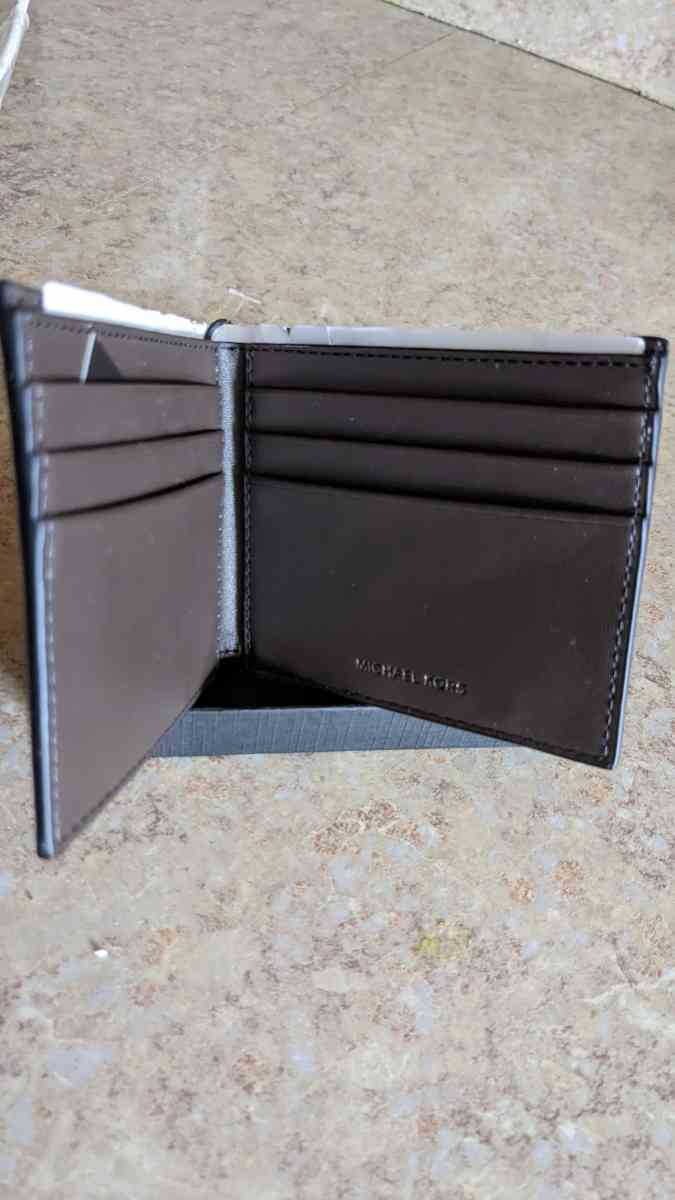New Mens  Michael Kors Wallet - New Castle, Delaware - FleaMarketBay