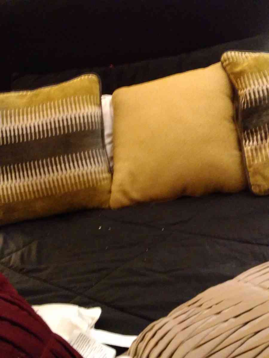 Sunham home fashions decorative pillowspillows - Achilles, Virginia - FleaMarketBay