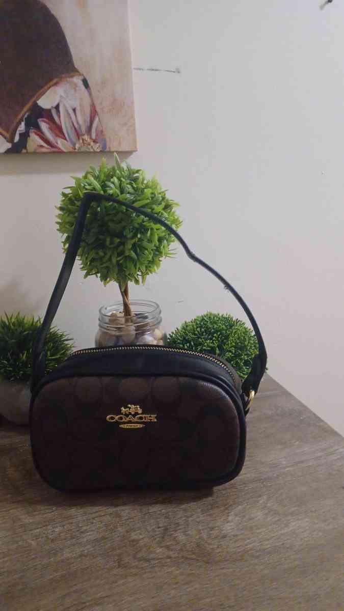 handbags - Buffalo, New York - FleaMarketBay