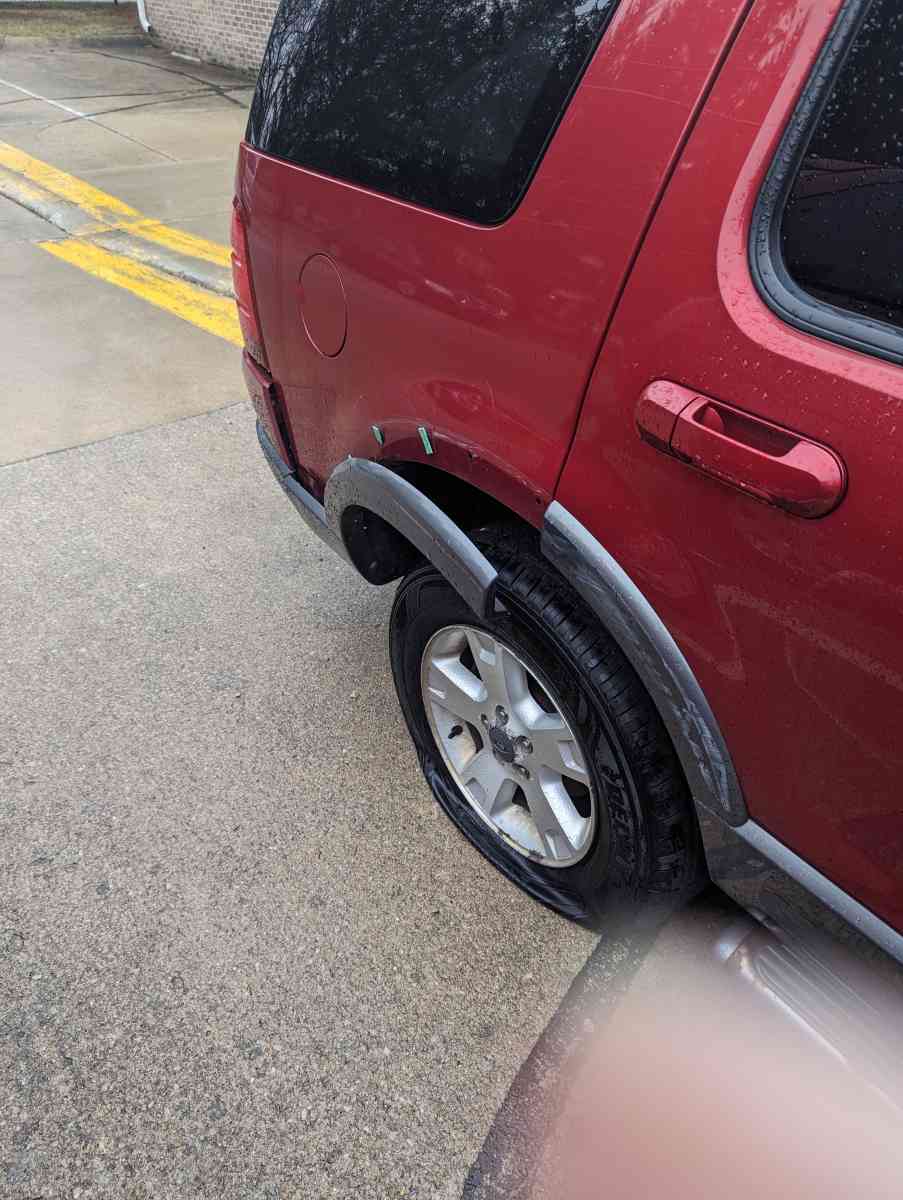 2005 Ford Explorer XLT 4X4 - Anderson, Indiana - FleaMarketBay