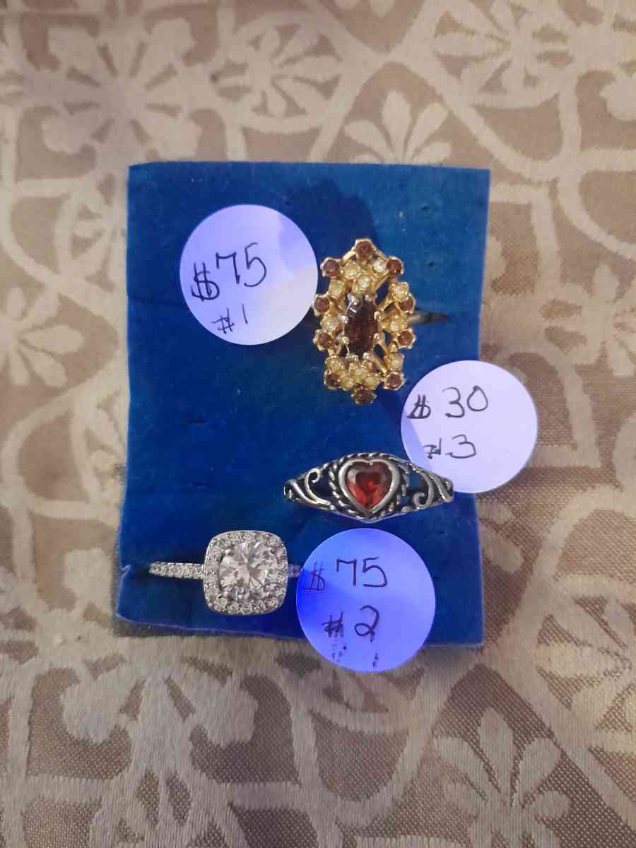 ooohhh something Shiney mustgoasap ask for prices - Pueblo, Colorado - FleaMarketBay