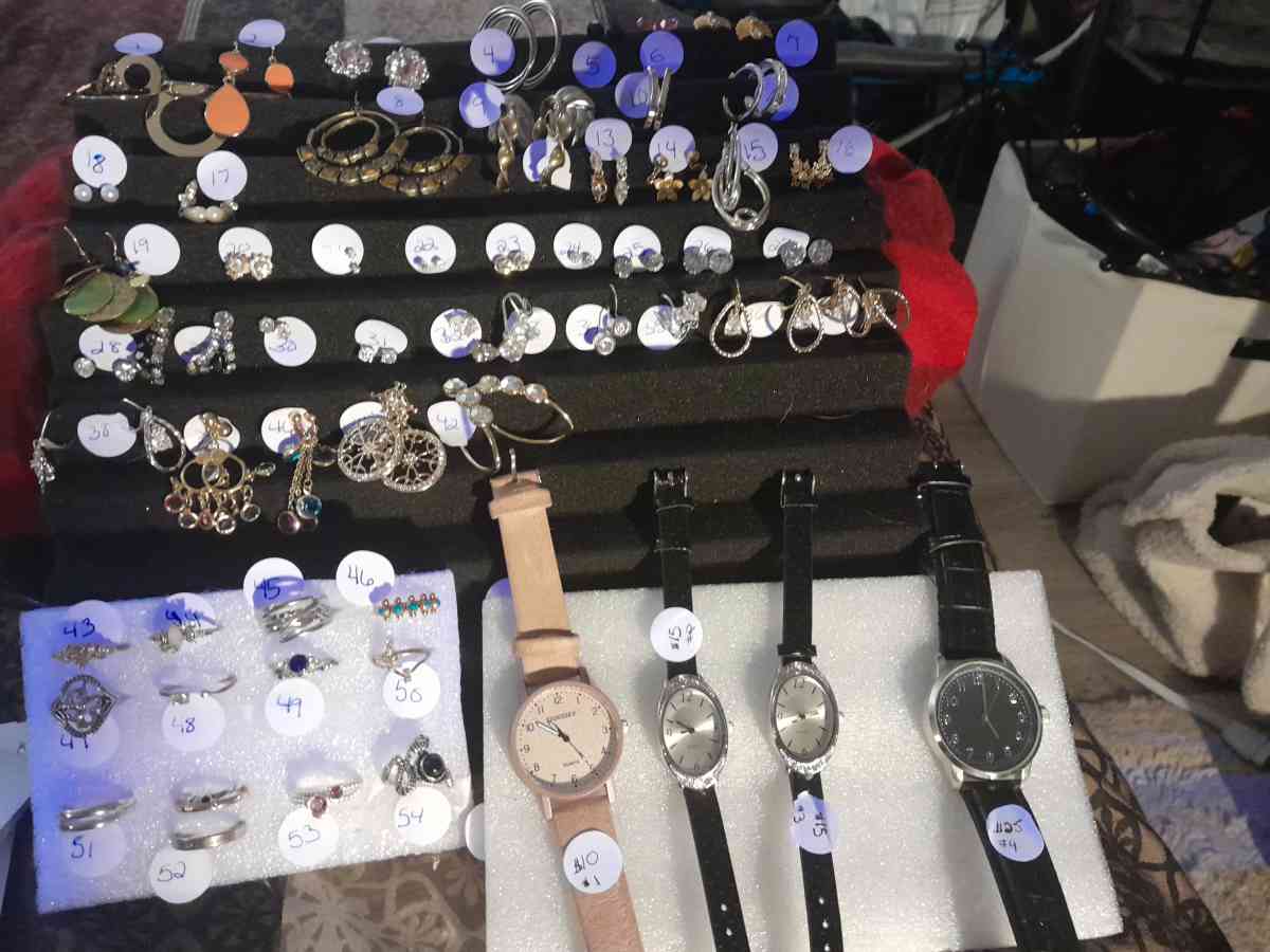 ooohhh something Shiney mustgoasap ask for prices - Pueblo, Colorado - FleaMarketBay