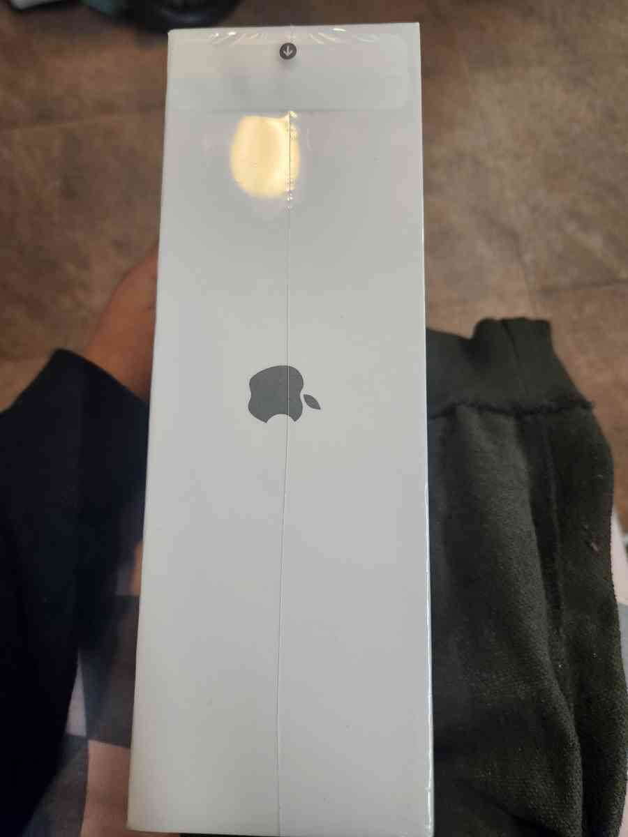 Airpods Max - Los Angeles, California - FleaMarketBay