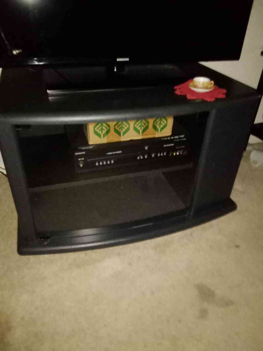 Samsung Flat screen TV n TV Stand - Dallas, North Carolina - FleaMarketBay