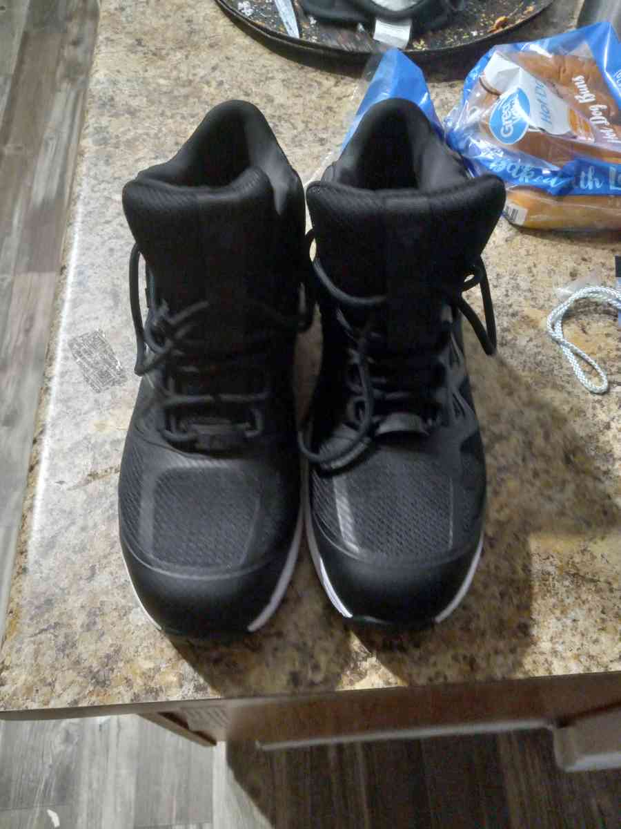 bates black and white shoes - Buckeye, Arizona