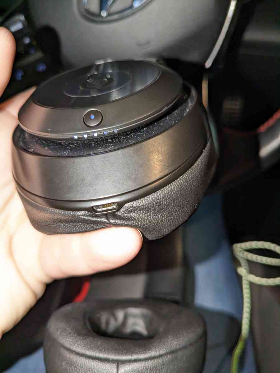 beats studio 3 wireless headphones - Fullerton, California - FleaMarketBay