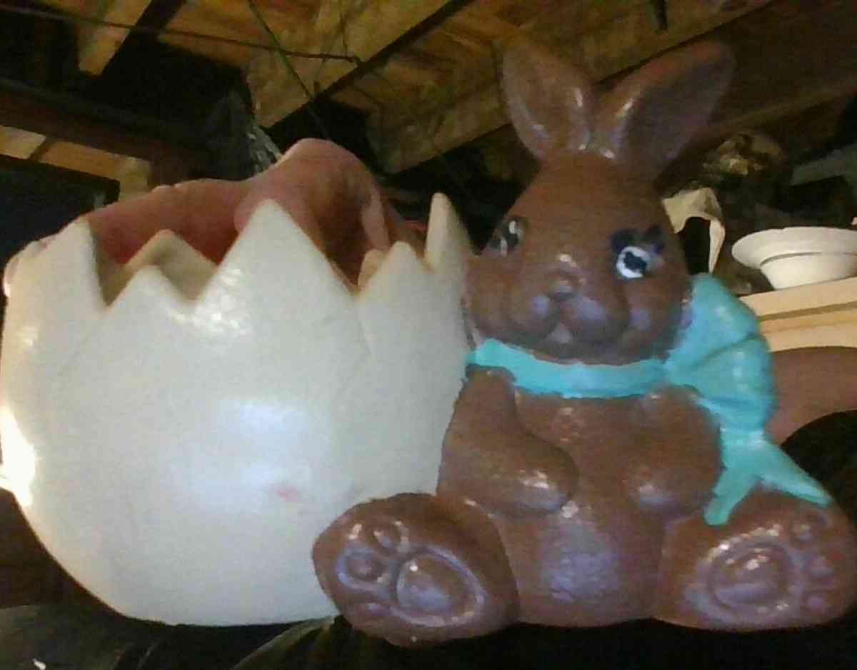 set of decorative bunnies and a half shell - Alliance, Ohio - FleaMarketBay
