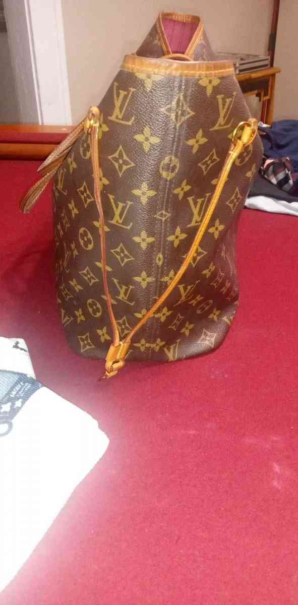 Louis Vuitton Paris purse - Jacksonville, Florida - FleaMarketBay