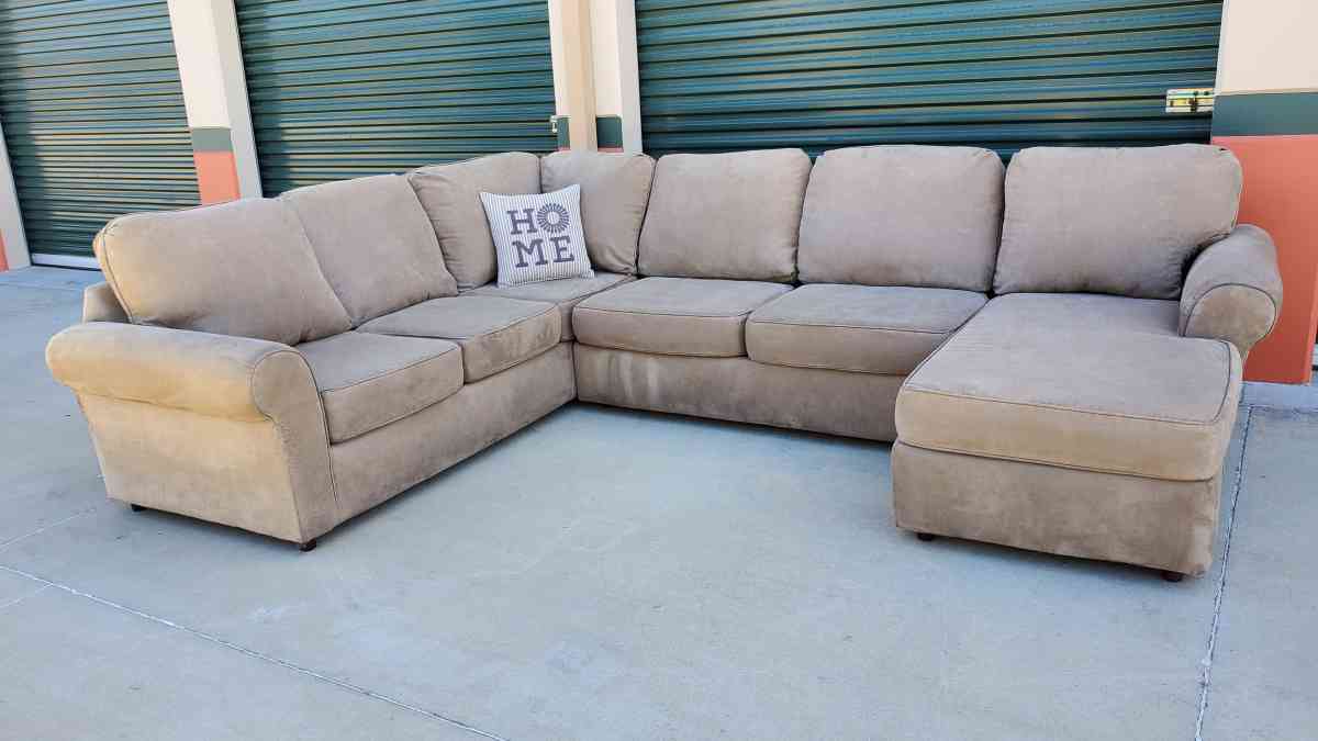 sectional Couch Delivery Available - Norwalk, California - FleaMarketBay