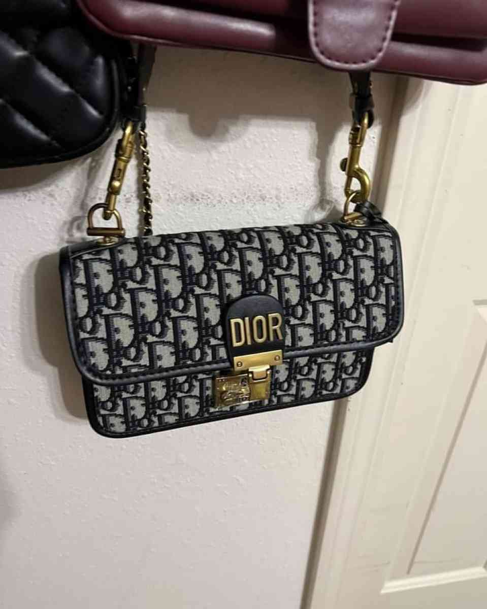 cute crossbody - Alicia, Arkansas