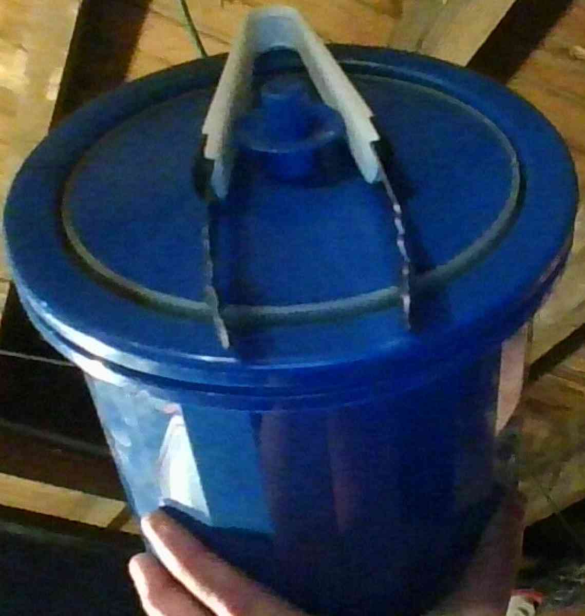 Ice bucket with toungs - Alliance, Ohio - FleaMarketBay