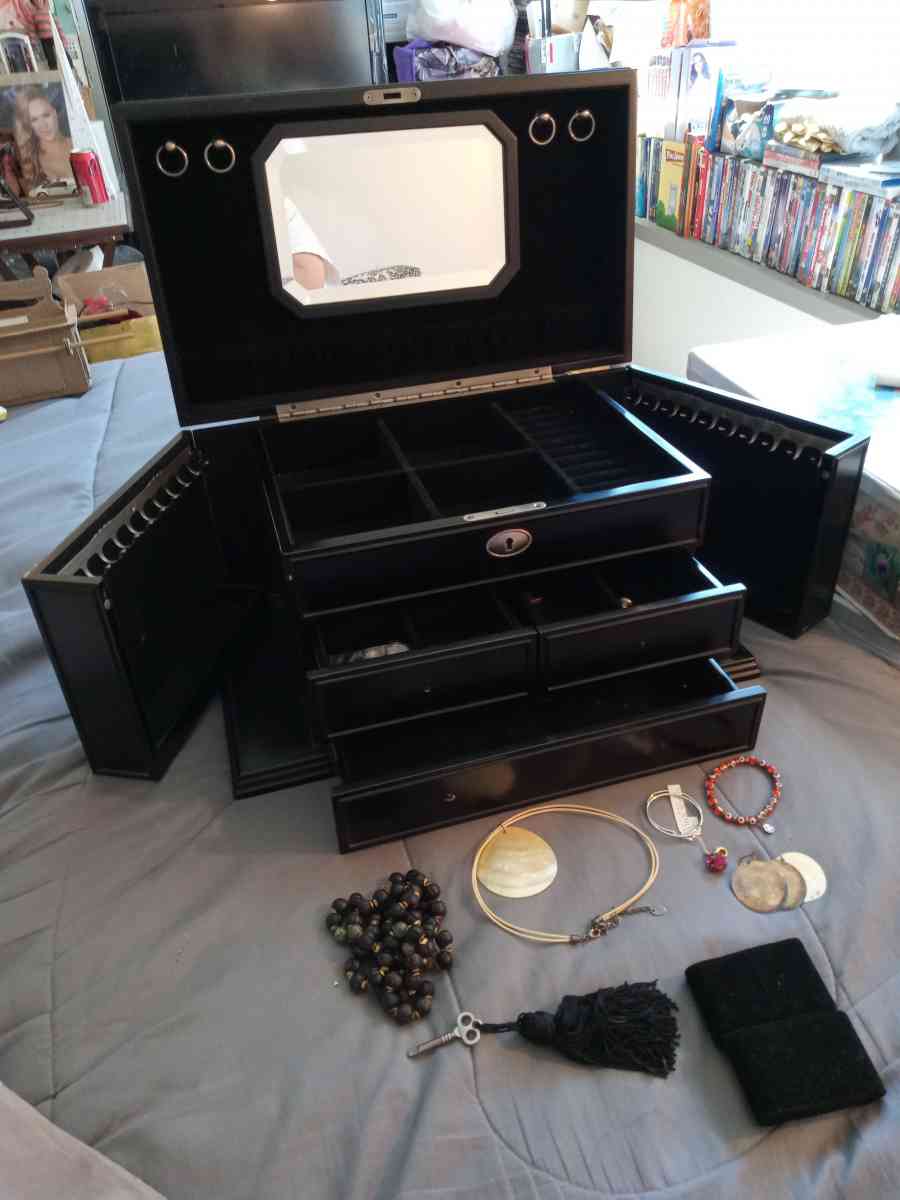 Vanity - Los Angeles, California - FleaMarketBay