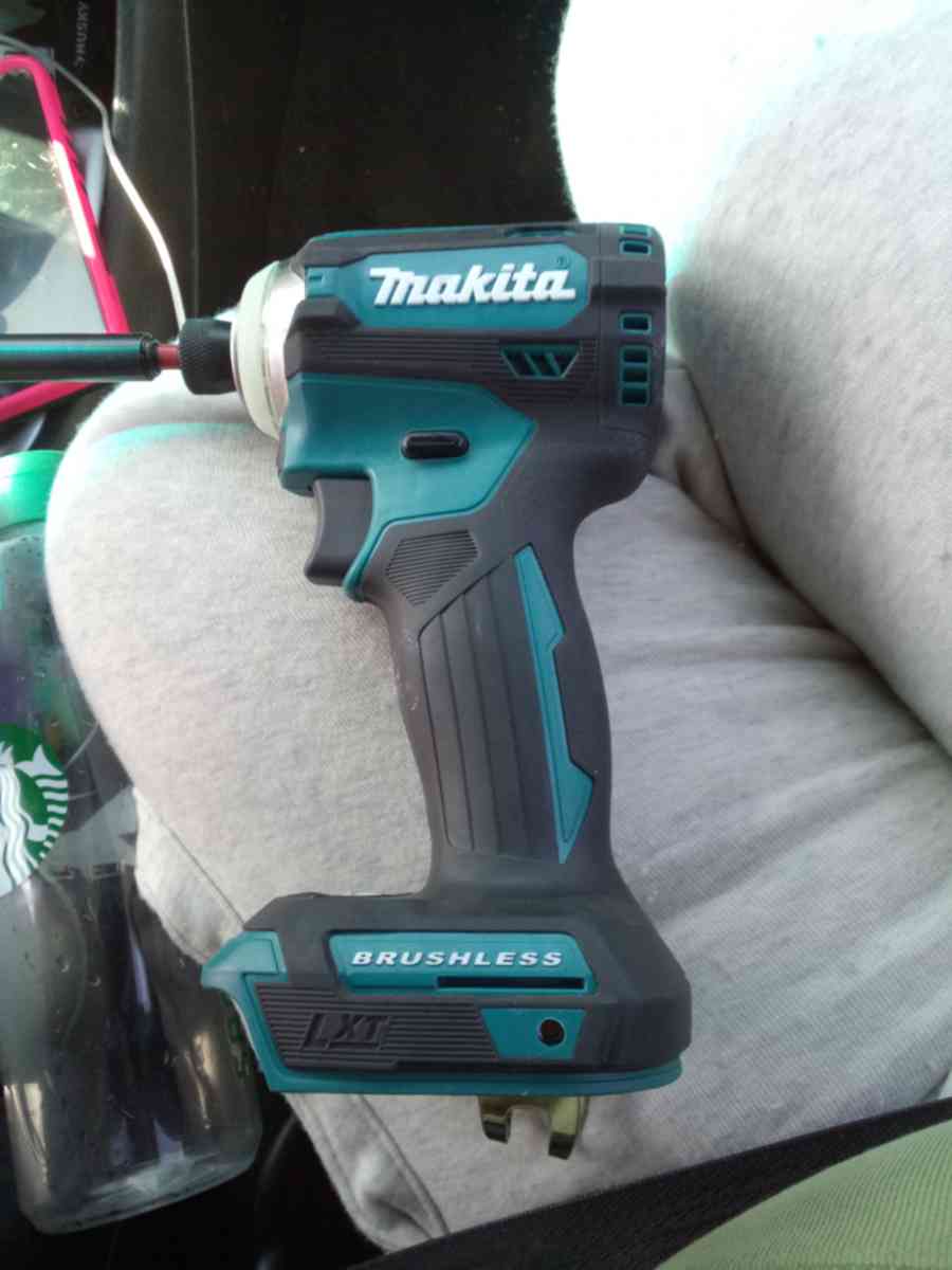 Makita xdt16 IMPACT WRENCH DRIVER - San Joaquin, California - FleaMarketBay