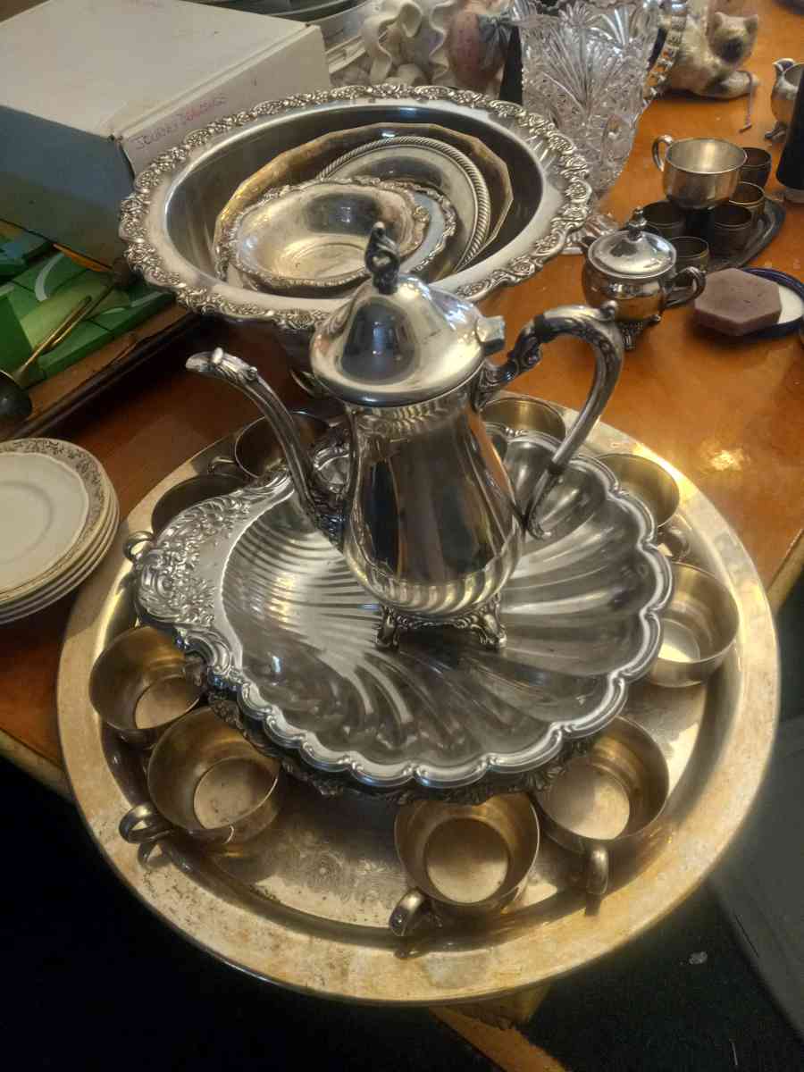 Silver Serving Set With Punch Bowl with alot of pieces - Tampa, Florida - FleaMarketBay