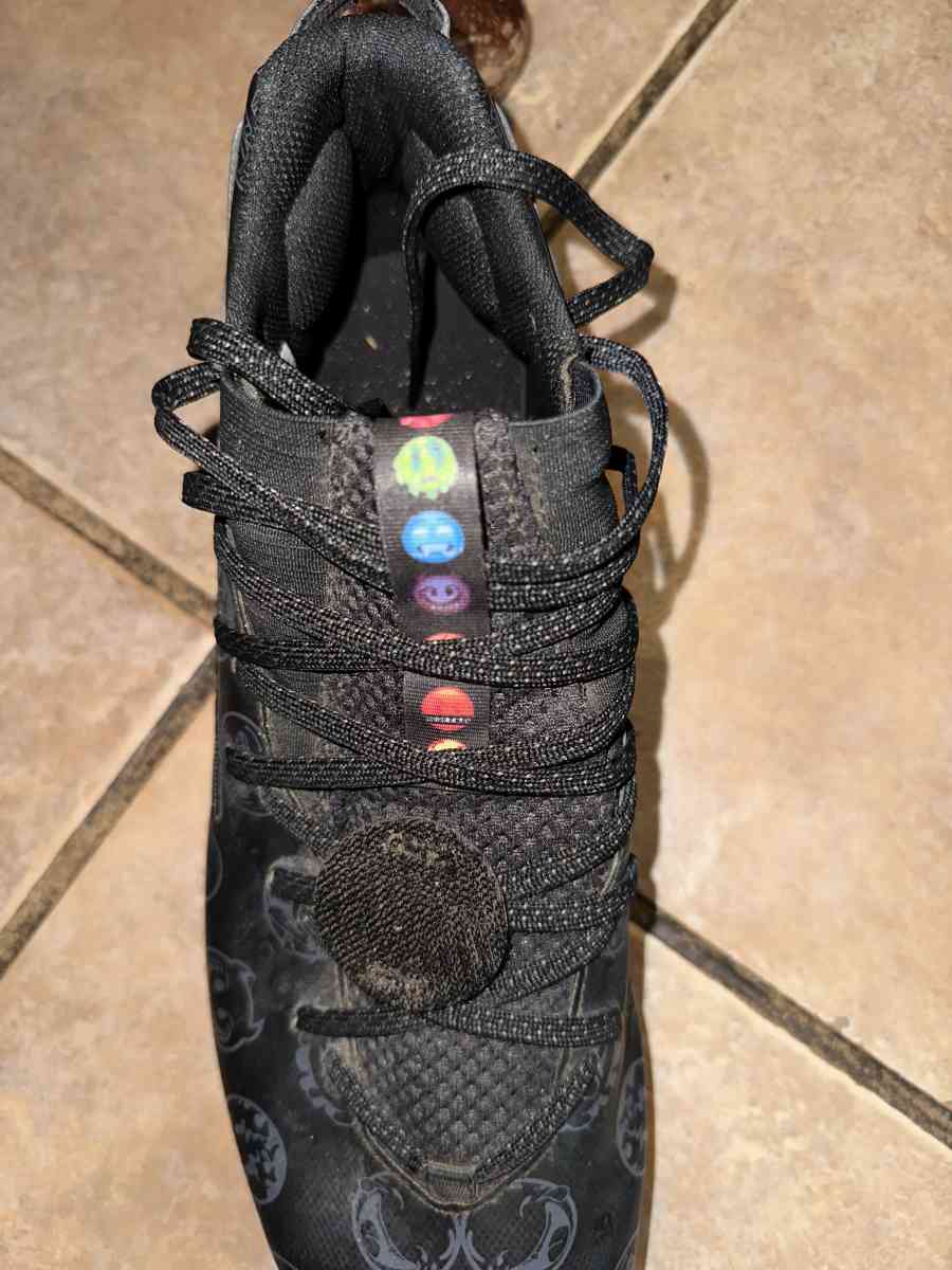 football cleats - Littlerock, California - FleaMarketBay