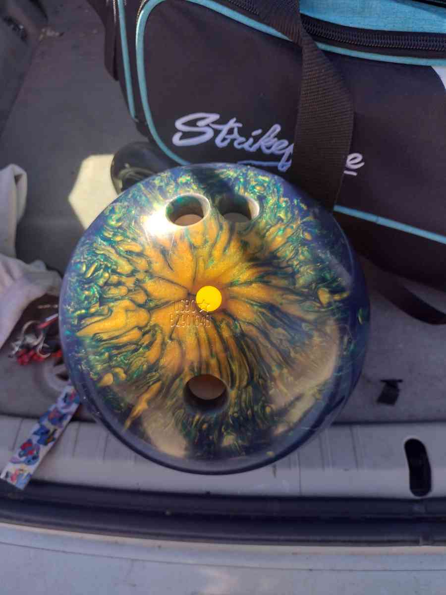 bowling balls - Elyria, Ohio - FleaMarketBay