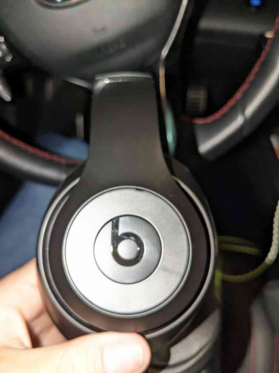 beats studio 3 wireless headphones - Fullerton, California - FleaMarketBay