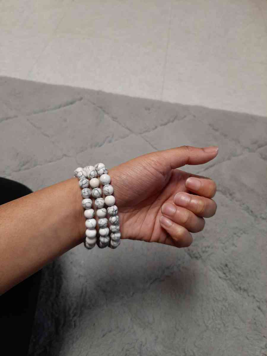 white howlite bracelet - Fayetteville, North Carolina