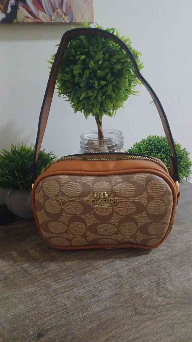 handbags - Buffalo, New York