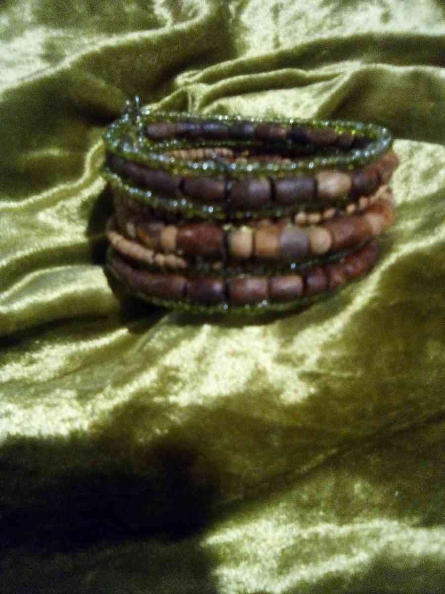 Bracket and necklace set