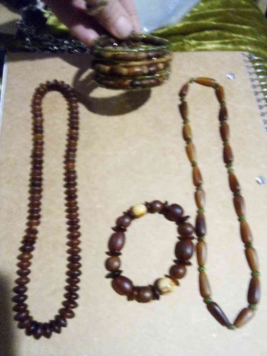 Bracket and necklace set - Columbus, Ohio - FleaMarketBay