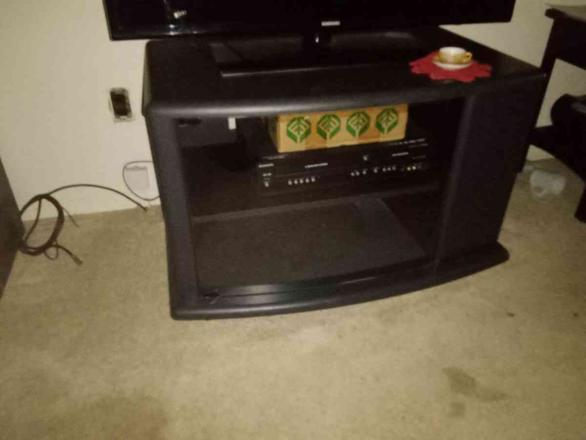 Samsung Flat screen TV n TV Stand - Dallas, North Carolina - FleaMarketBay